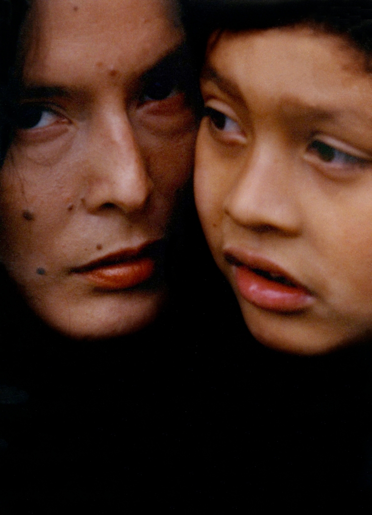 Bambou et son fils Lulu Gainsbourg photographié en gros plan par Maurice Renoma en 1994.